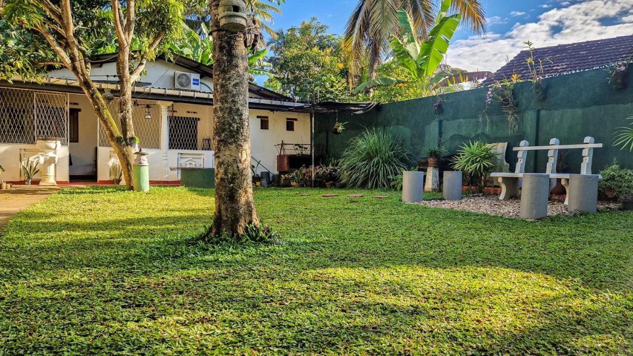 Sun Set Sea Family House Bed & Breakfast Weligama Exterior photo